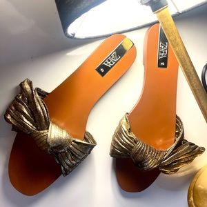 Zara flat sandals with bow gold-bronze color